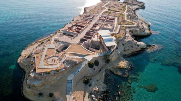 Vista aérea de la costa de El Campello y del paseo junto al Mediterráneo